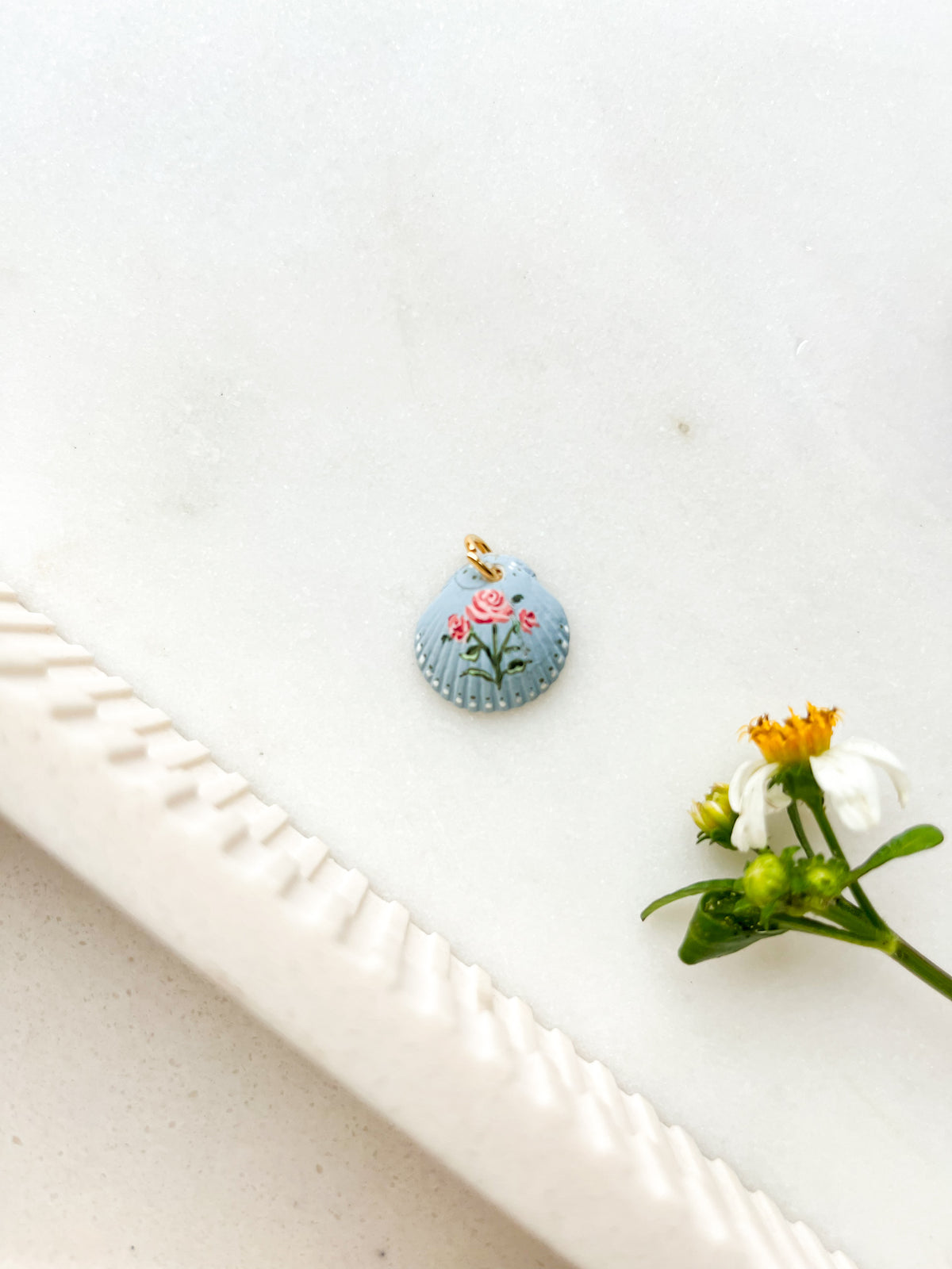 Handpainted Charm Roses Shell